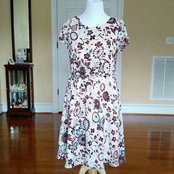 LOFT Dresses & Skirts - LOFT Floral Flutter Dress